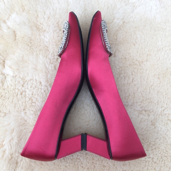 Roger Vivier Iconic Crystal Buckle Pumps - Picture 3 of 9